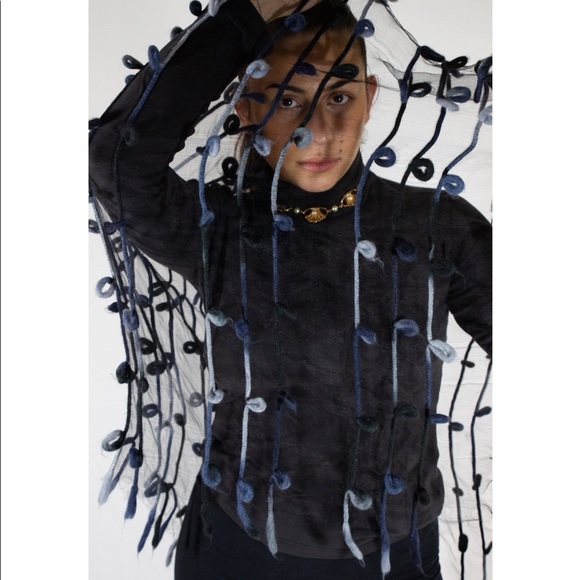 Mesh shall with decorative wool stripes - Picture 4 of 4